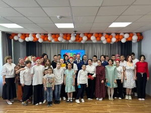 В преддверии Международного дня защиты детей Перовский межрайонный прокурор Попик М.Ю., первый заместитель межрайонного прокурора Холявчук Д.Г., совместно c помощниками межрайонного прокурора поздравили воспитанников ГБУ ЦССВ «Радуга»