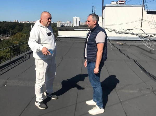 Иван Громов осмотрел кровлю дома на Свободном проспекте