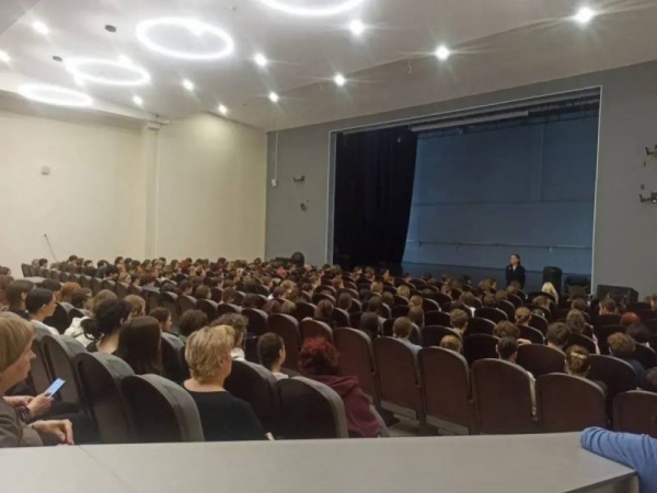 Полицейские Восточного округа Москвы провели мероприятия по патриотическому воспитанию и правовой грамотности молодежи в Колледже музыкально-театрального искусства имени Г. П. Вишневской