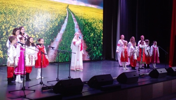  Гала-концерт лауреатов и победителей ежегодного районного фестиваля «Россия начинается с тебя» прошел в Ивановском.