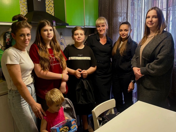 Общественники совместно с сотрудниками полиции УВД по ВАО приняли участие в ежегодной благотворительной акции «Помоги пойти учиться»