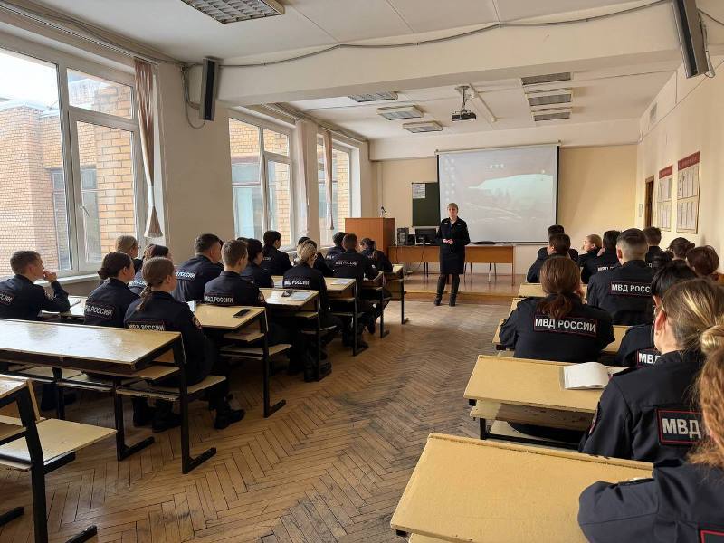 Сотрудники полиции ОМВД по району Новокосино провели профориентационную встречу с курсантами Университета МВД имени В.Я. Кикотя.jpg